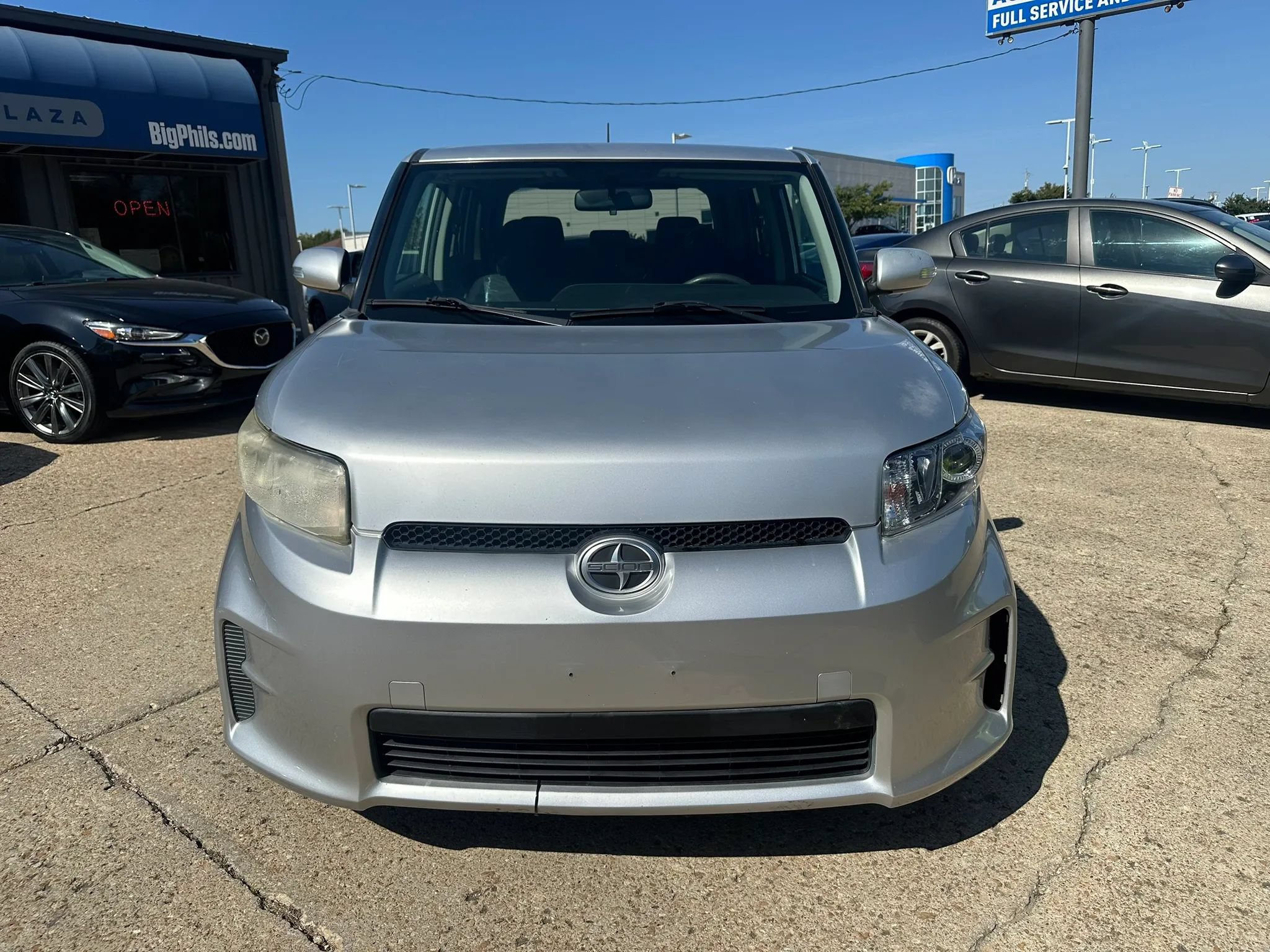 Used 2012 Scion xB FWD image 2