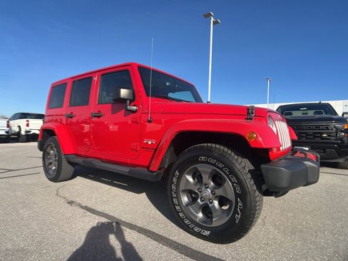 Used 2018 Jeep Wrangler Unlimited Sahara w/ Dual Top Group image 3