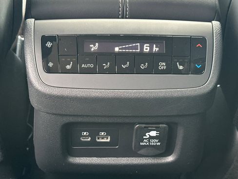 New 2025 Nissan Pathfinder Platinum w/ Black Appearance Package image 15