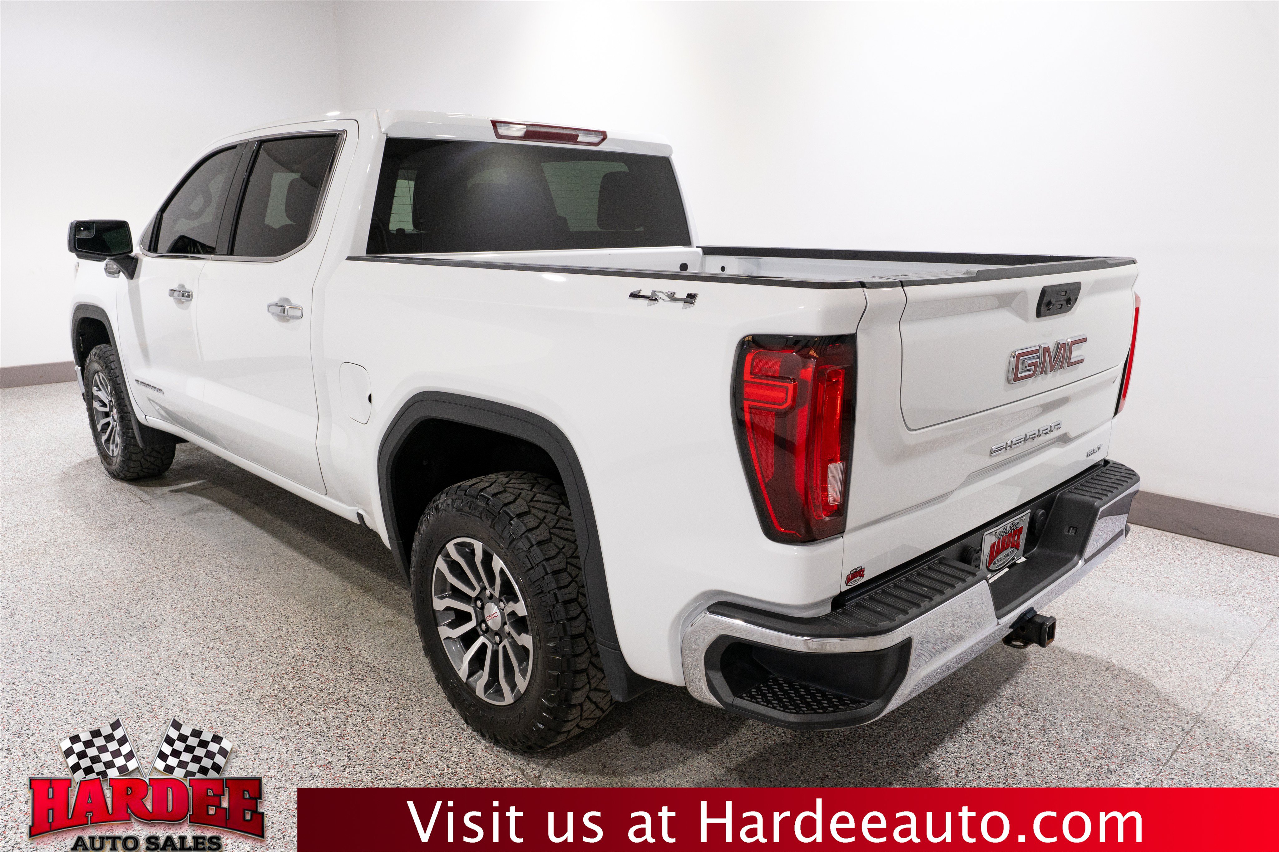Used 2025 GMC Sierra 1500 SLT AWD/4WD image 3