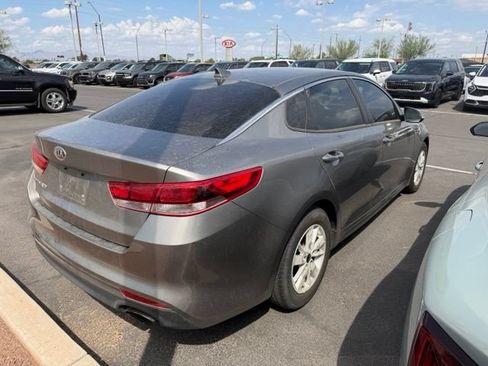 Used 2018 Kia Optima LX FWD image 3