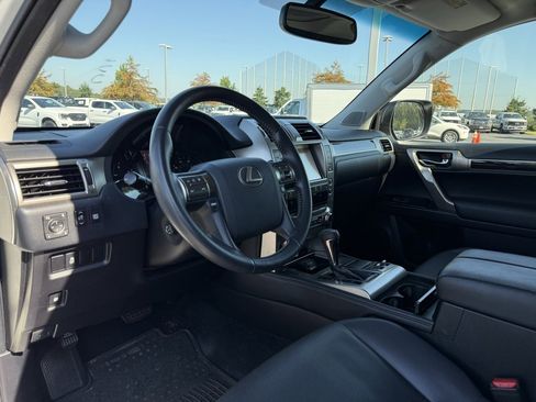 Used 2018 Lexus GX 460 w/ Navigation Package image 10