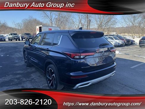 Used 2022 Mitsubishi Outlander SE image 4