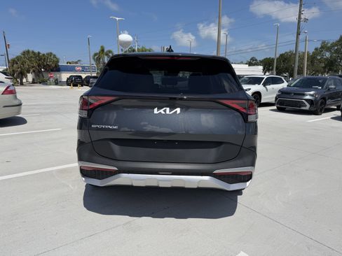Used 2023 Kia Sportage LX FWD image 4