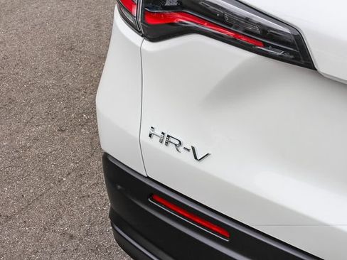 Used 2024 Honda HR-V LX image 9