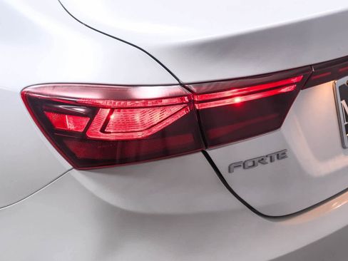 Used 2023 Kia Forte LXS w/ LXS Technology Package image 7