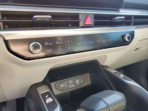 Certified 2024 Kia Sorento EX w/ Panoramic Sunroof Package image 23