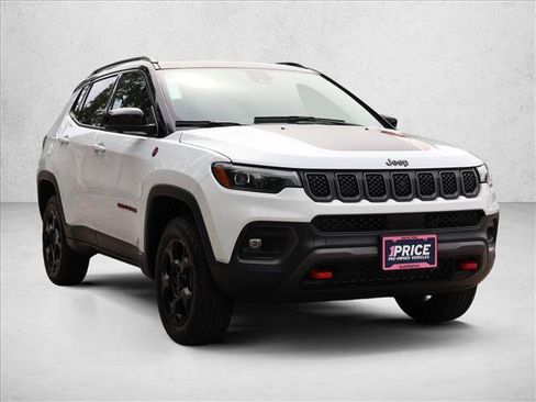Used 2023 Jeep Compass Trailhawk w/ Trailhawk Elite Group AWD/4WD image 3