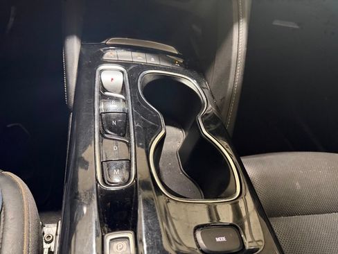 Used 2022 Buick Envision Essence w/ Technology Package I FWD image 5