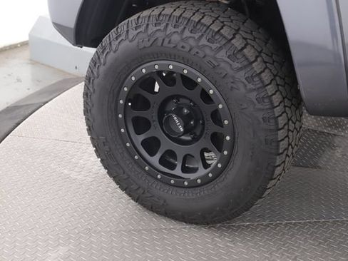 Used 2015 Toyota Tacoma 4x4 Double Cab w/ SR5 Package image 13
