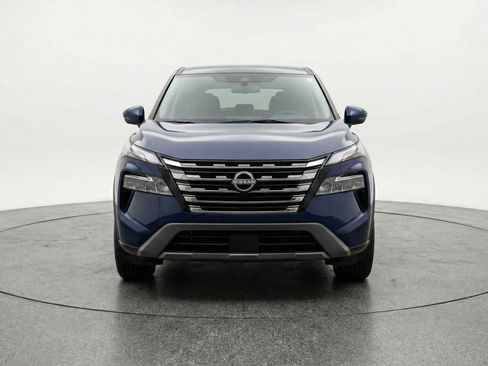 Used 2025 Nissan Rogue SV FWD image 2