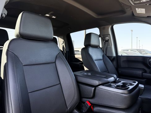 Used 2024 GMC Sierra 2500 Pro w/ Convenience Package image 9