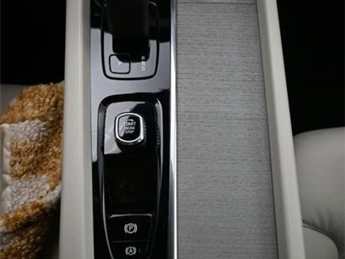 Used 2023 Volvo XC60 B5 Plus w/ Protection Package Premier image 10