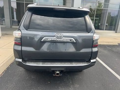 Used 2017 Toyota 4Runner SR5 AWD/4WD image 4
