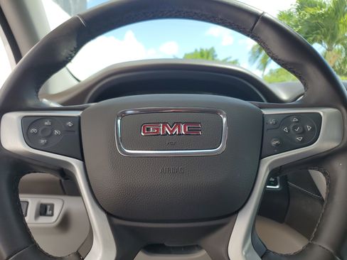Used 2023 GMC Acadia SLT FWD image 23