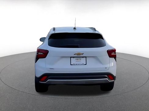 Used 2025 Chevrolet Trax LT image 9