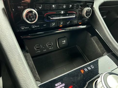 Used 2022 Jeep Grand Cherokee L Overland w/ Luxury Tech Group IV AWD/4WD image 53