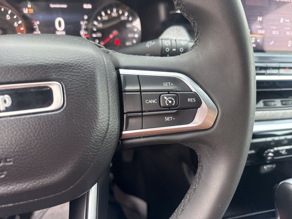 Used 2024 Jeep Compass Latitude AWD/4WD image 34
