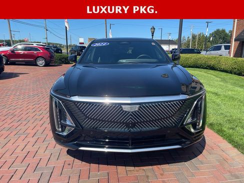 Used 2024 Cadillac Lyriq Luxury AWD/4WD image 3