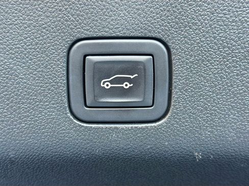 Used 2023 GMC Yukon SLT image 13