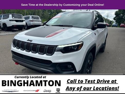 Used 2023 Jeep Compass Trailhawk w/ Trailhawk Elite Group image 5