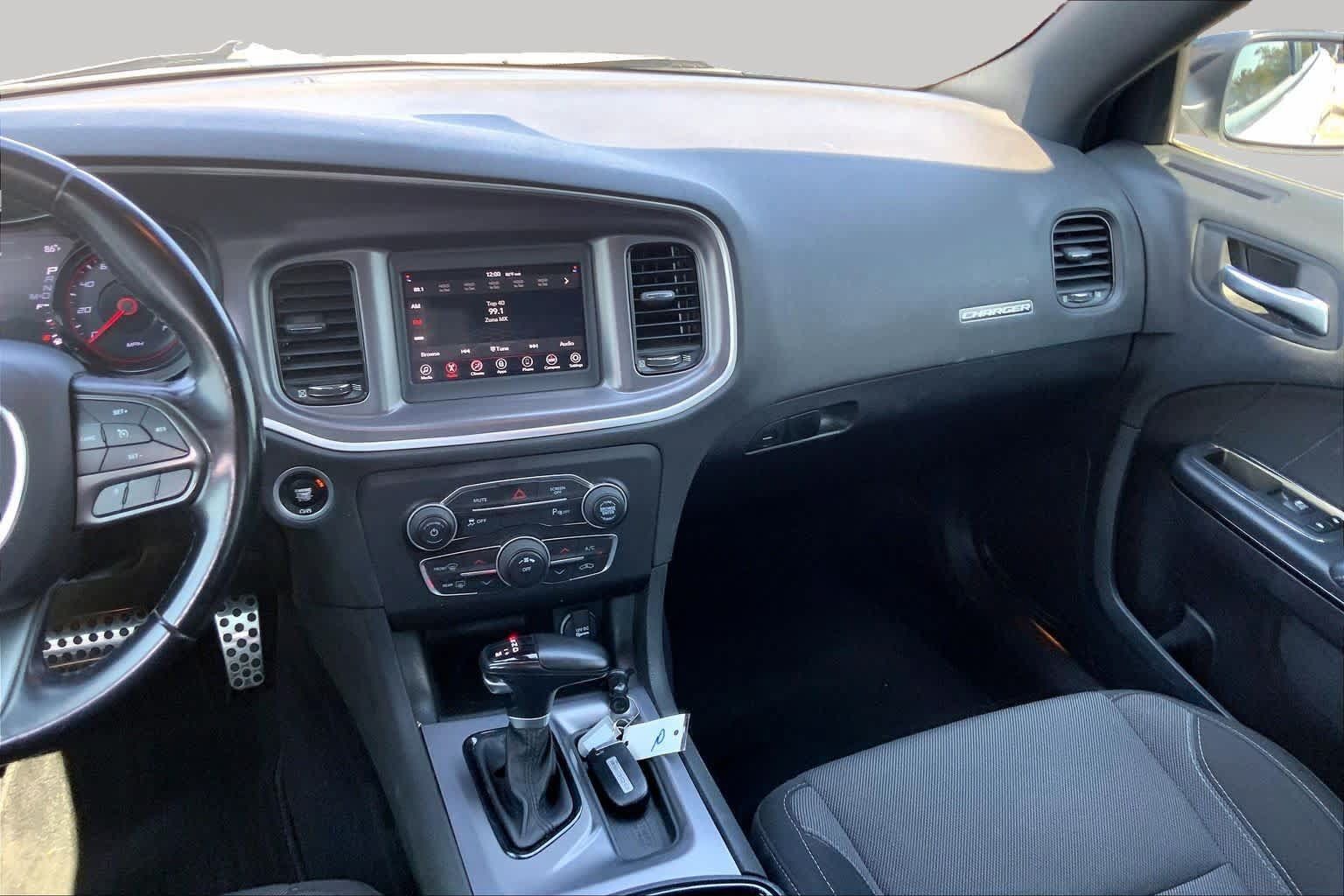 Used 2020 Dodge Charger SXT w/ Blacktop Package RWD image 7