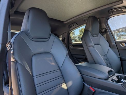 New 2026 Porsche Cayenne Coupe AWD/4WD image 25