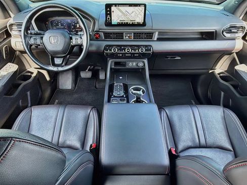 Used 2025 Honda Pilot Black Edition image 35