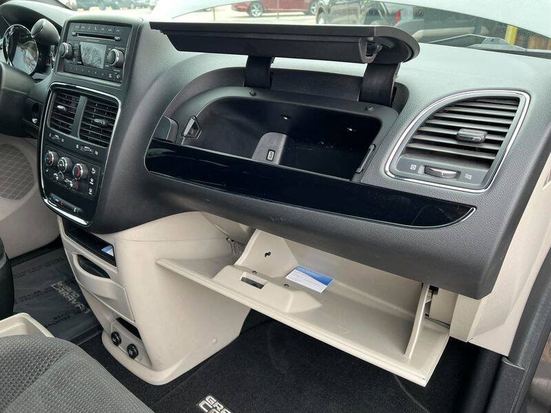 Used 2017 Dodge Grand Caravan SE FWD image 28