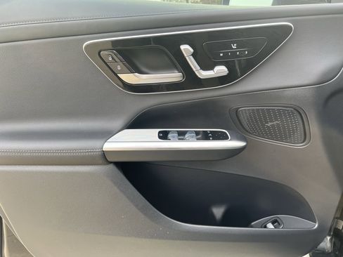 Used 2025 Mercedes-Benz GLC 300 4MATIC image 14