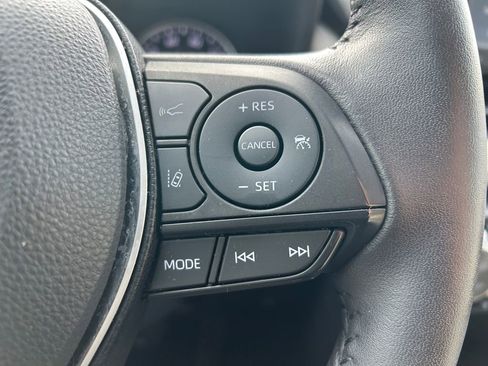 Used 2022 Toyota RAV4 XLE Premium image 12