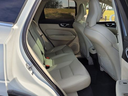 Used 2020 Volvo XC60 T6 Momentum w/ Protection Package AWD/4WD image 15
