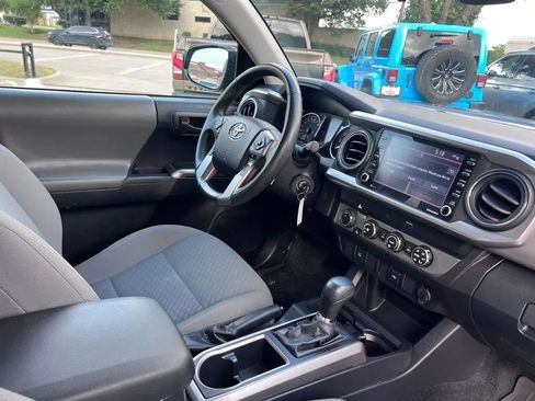 Used 2022 Toyota Tacoma SR5 w/ SR5 Appearance Package (SM) AWD/4WD image 29