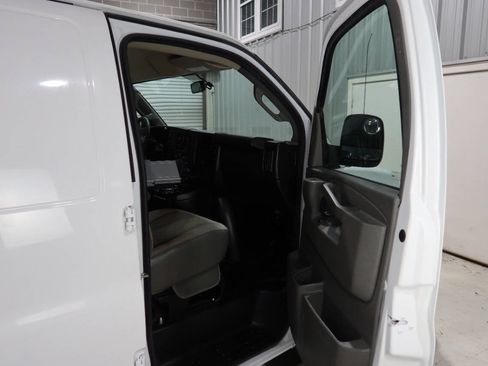 Used 2021 Chevrolet Express 2500 RWD image 12