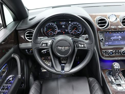 Used 2020 Bentley Bentayga Plug-In Hybrid AWD/4WD image 27