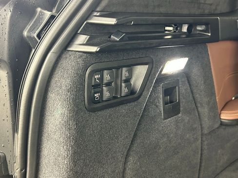 Used 2025 BMW X7 M60i w/ Climate Comfort Package image 43