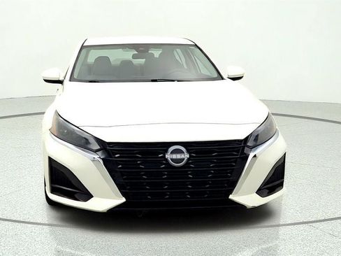 Used 2023 Nissan Altima 2.5 SV FWD image 2