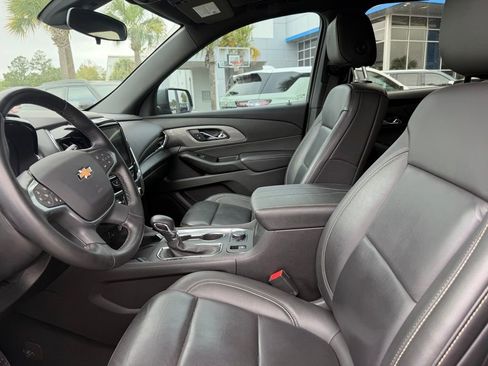 Used 2023 Chevrolet Traverse LT image 8
