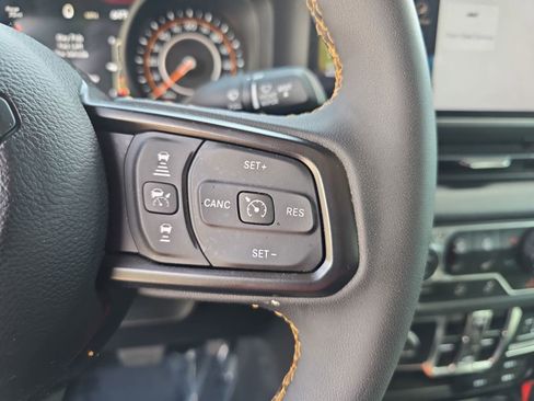 Used 2024 Jeep Gladiator Sport image 19