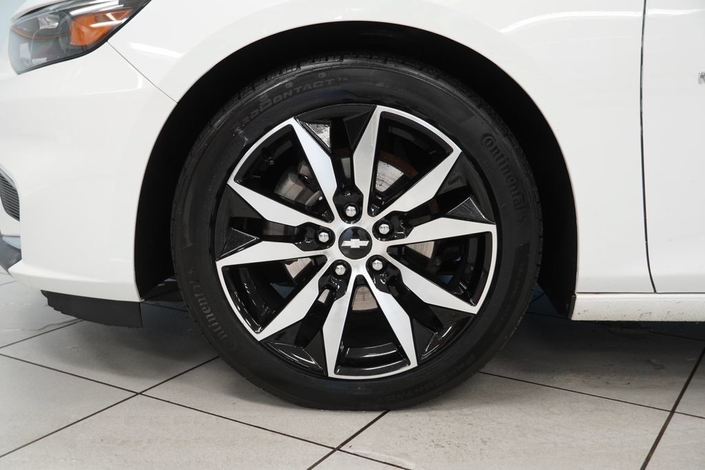 Used 2018 Chevrolet Malibu LT w/ Leather Package FWD image 16