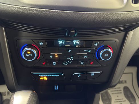 Used 2017 Ford Escape SE w/ Equipment Group 201A image 19