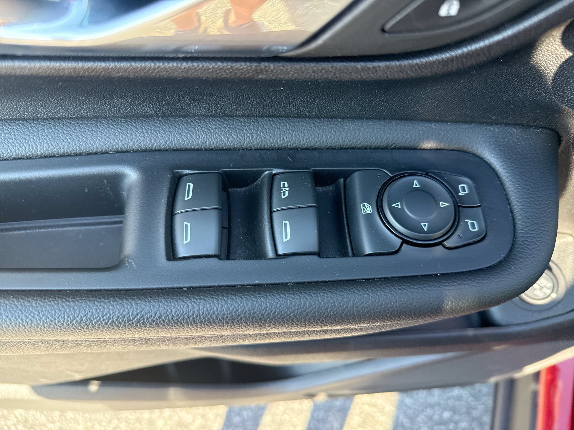 Used 2024 GMC Terrain SLE w/ Driver Convenience Package FWD image 22