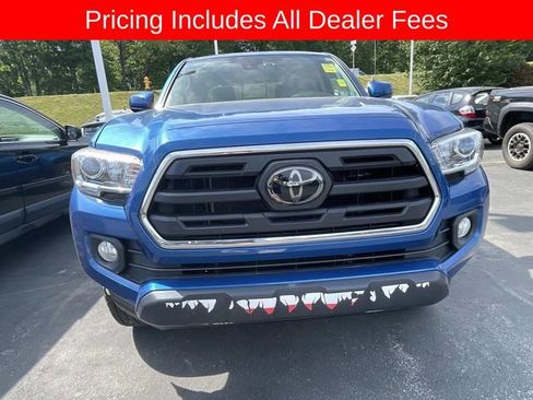 Used 2018 Toyota Tacoma SR5 AWD/4WD image 8