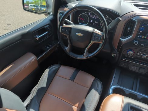Used 2019 Chevrolet Silverado 1500 High Country w/ Technology Package AWD/4WD image 9