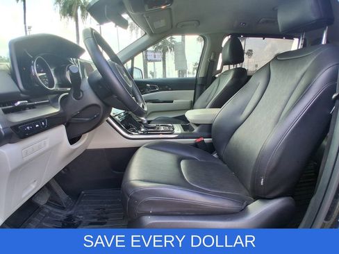Used 2024 Kia Carnival EX FWD image 15