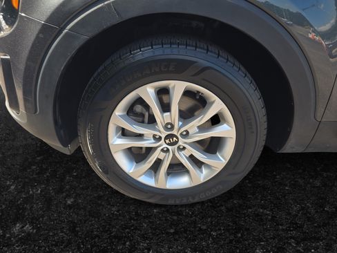 Used 2020 Kia Telluride LX FWD image 9