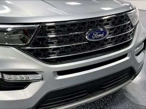 Used 2024 Ford Explorer XLT w/ Equipment Group 202A AWD/4WD image 30