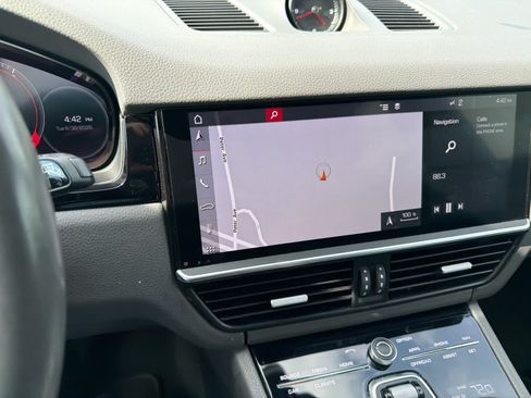 Used 2019 Porsche Cayenne AWD/4WD image 9