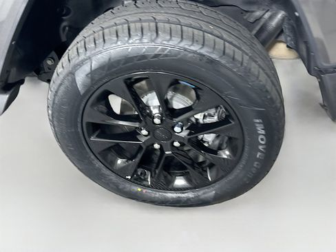 Used 2023 Jeep Wrangler Sahara image 11