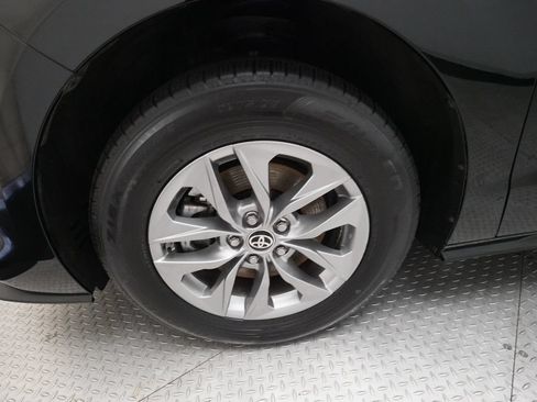 Used 2025 Toyota Sienna XLE FWD image 27